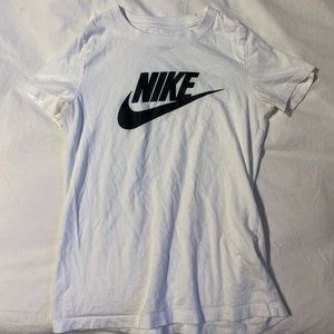 Basic Nike Tee